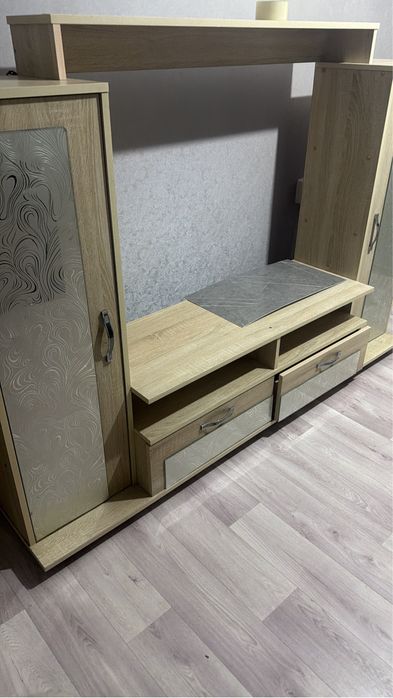 Продам Стенку под Телевизор