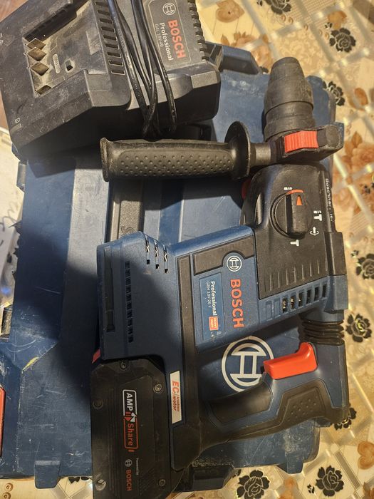 Bosch  GBH  18v- 26 F.  GDS 18v- 450 Pc. Acumulatori  Bosch 8/5/4 ah.