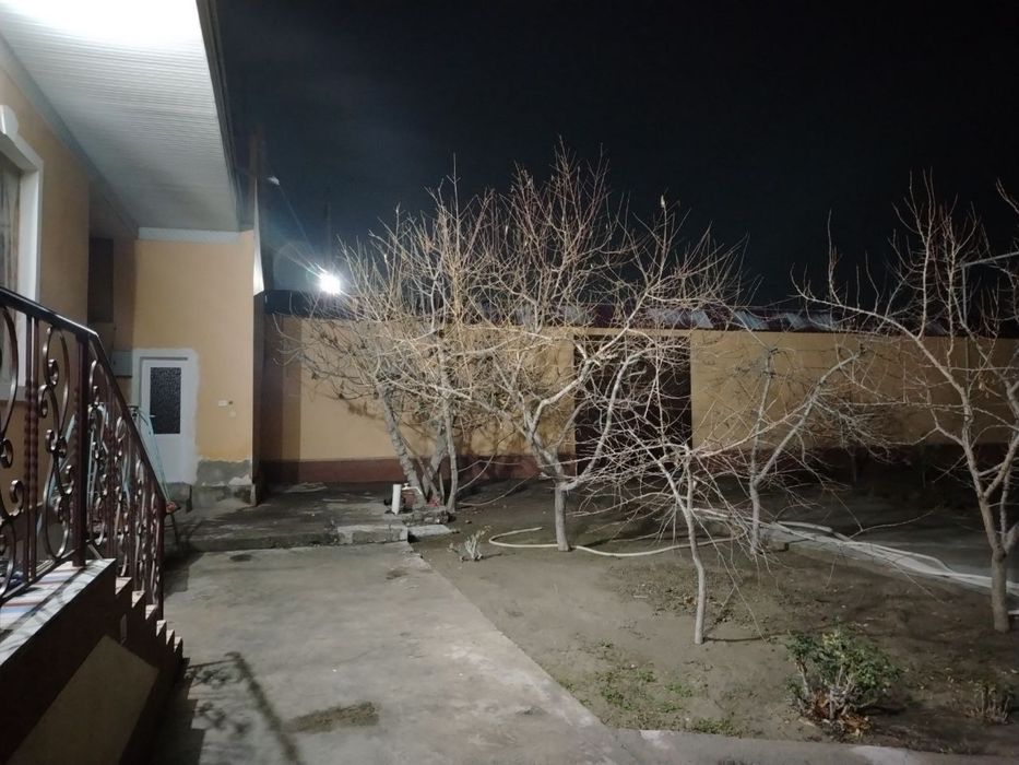 4 сотихлик ховли сотилади, 2та санузел, 2 хонали уйи бор