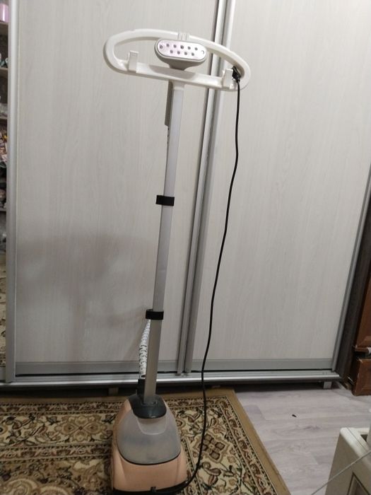 Прадаётся паровой утюг