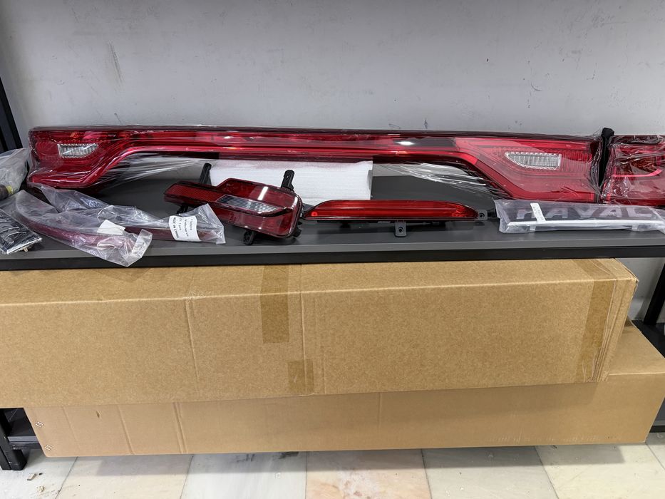 Haval avtomobillari uchun fara va orqa fonarlar mavjud
