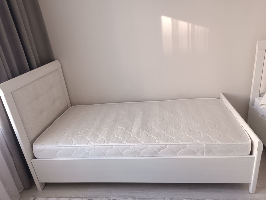 Продам кровать с матрасом!