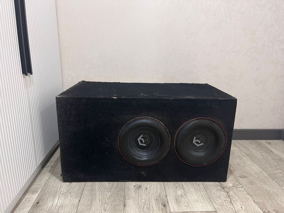 Автомобильный сабвуфер