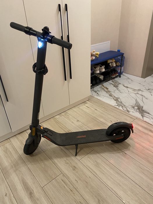 Продам  самокат Ninebot Kickscooter  E22