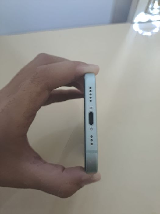 Iphone 15 зеленый свет