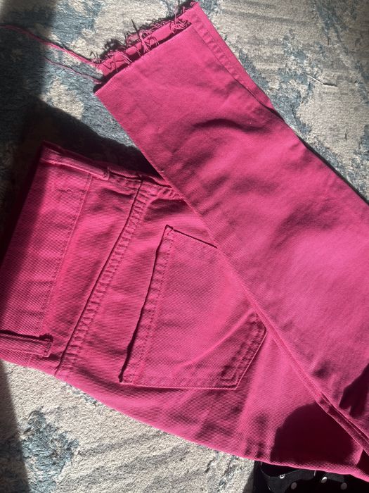 джинсы с акцентным цветом!