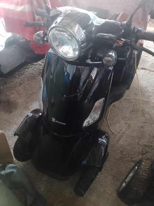 Scuter 4 roti negru