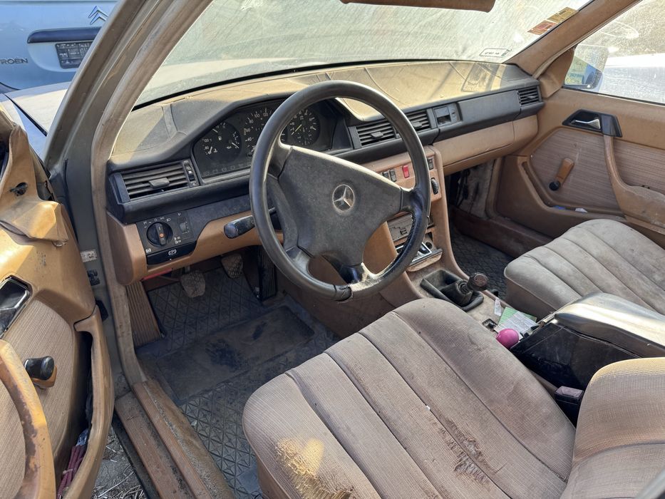 Mercedes w124 250d 1988г На Части
