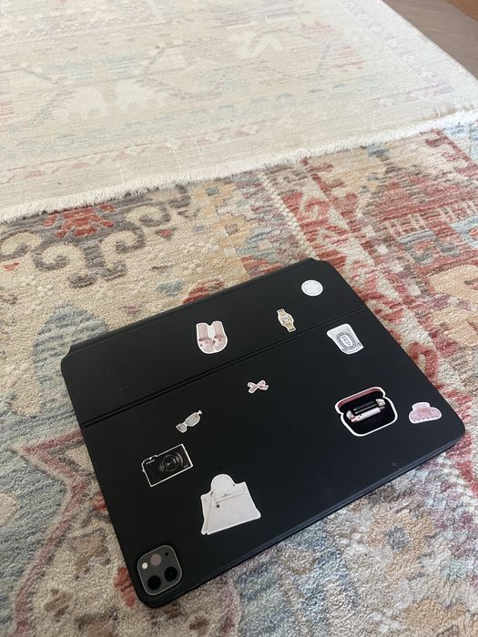 Ipad pro 12,9 m1 ( с клавиатурой)