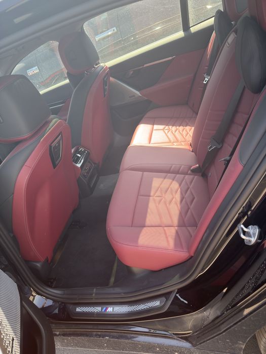 Naht va nasiya savdo BMW i5 40L M-Sport 2025 yil