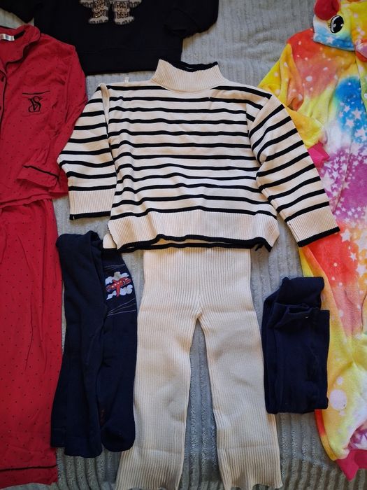 Пакет одежды, есть и новые.