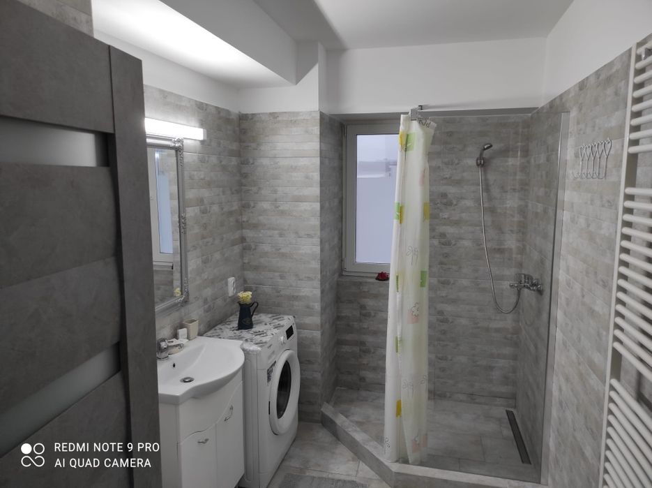 Inchiriez apartament 2 camere regim hotelier