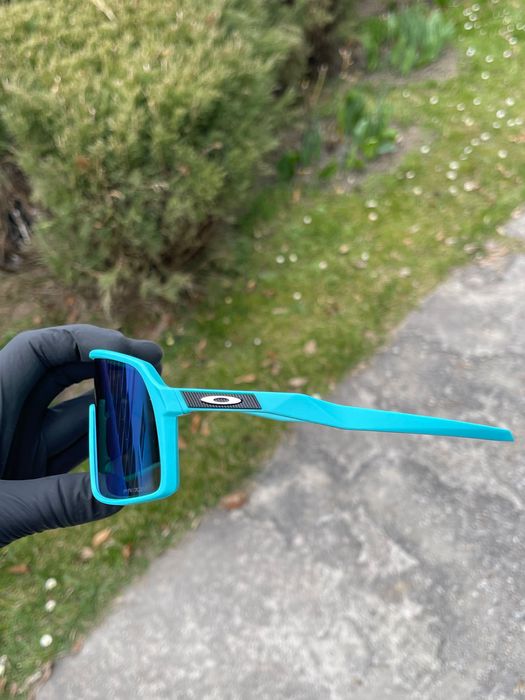 Oakley Sutro Light blue