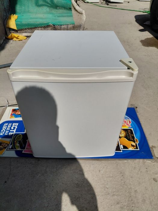 Холодильник Мини бар хорошо работает Доставка есть