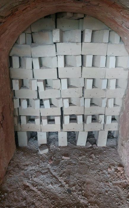 Красный жженый кирпич