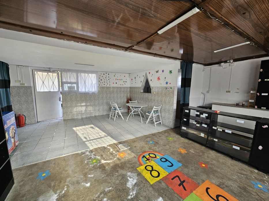 Vând sau închiriez magazin școlar