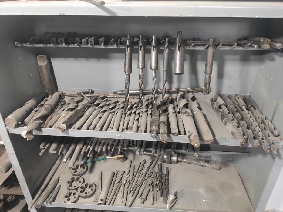 Токарный станок модель 1д95