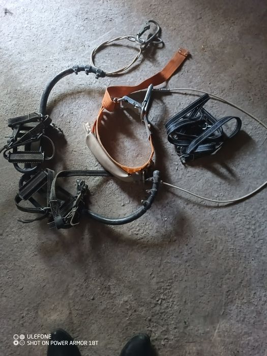 Когти и пояс для электромонтажника.