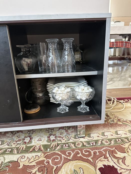 Комот под телевизор