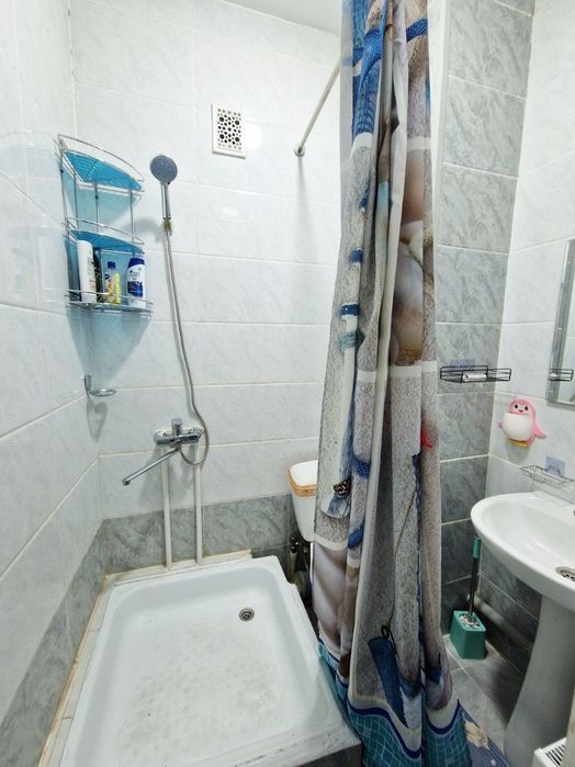 Текстиль бурч аптекаси оркасида 2 хонали квартира ижарага берилади!