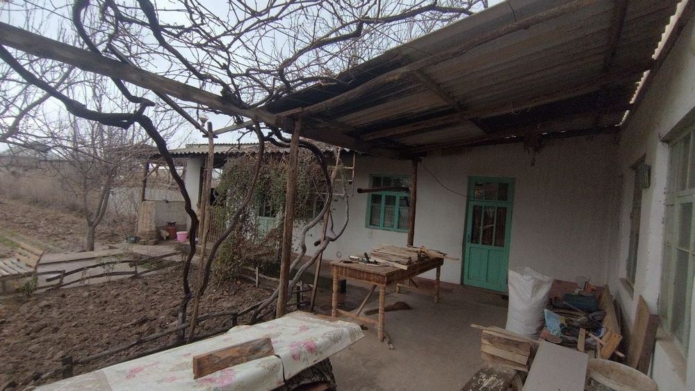 Hovli uy-joy sotiladi