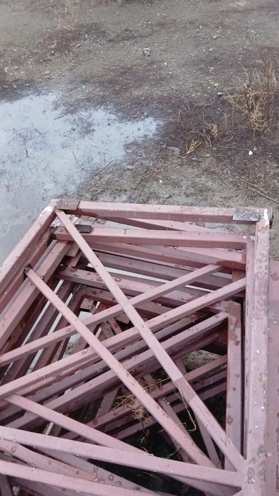 Продается ферма из хорошего металла.