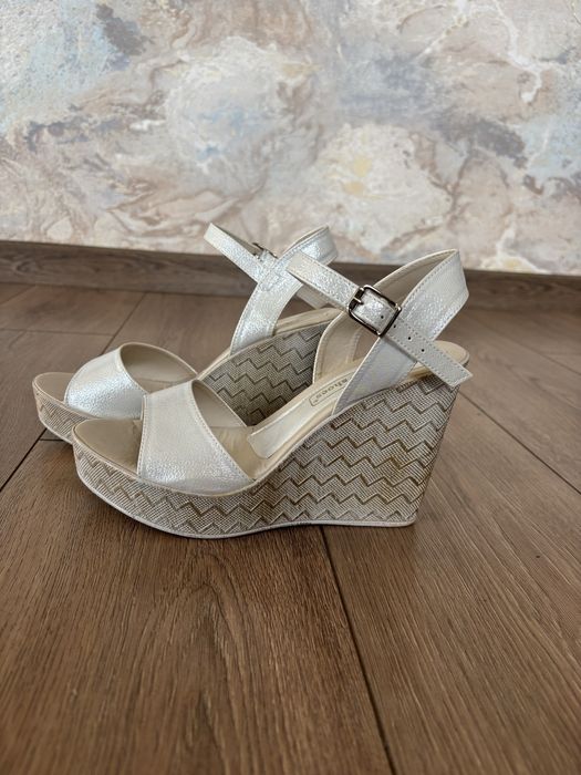 Сандали на платформа