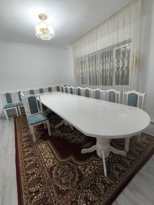 Стол орындыктарымен