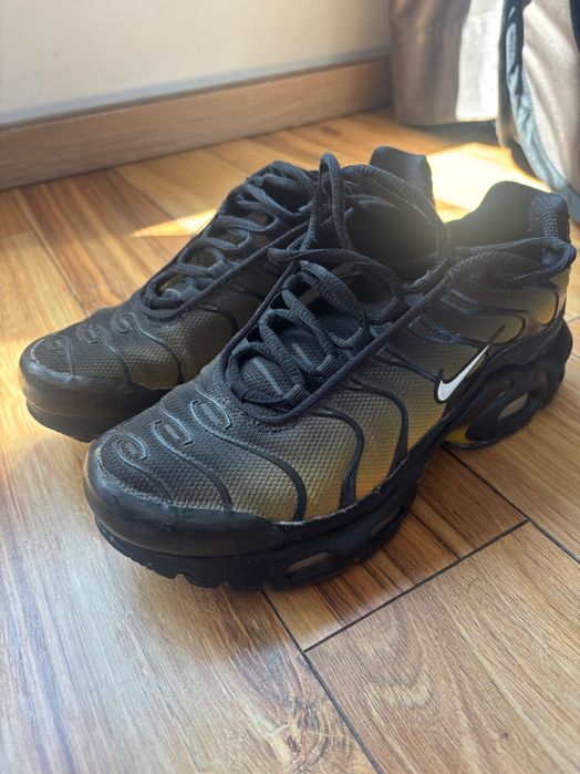 Маратонки Nike ,използвани са ,но са много запазени ,модерен дизайн!