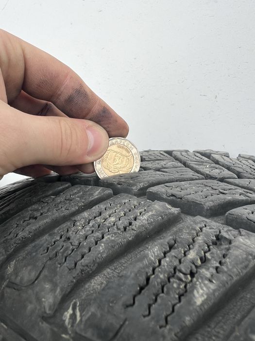 Зимни гуми Goodyear 225 45 18 в добро състояние