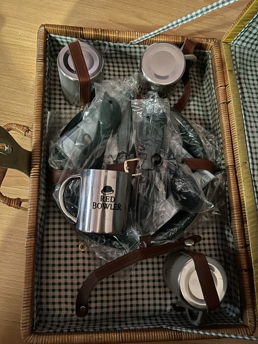 Vand set picnic pentru 4 persoane