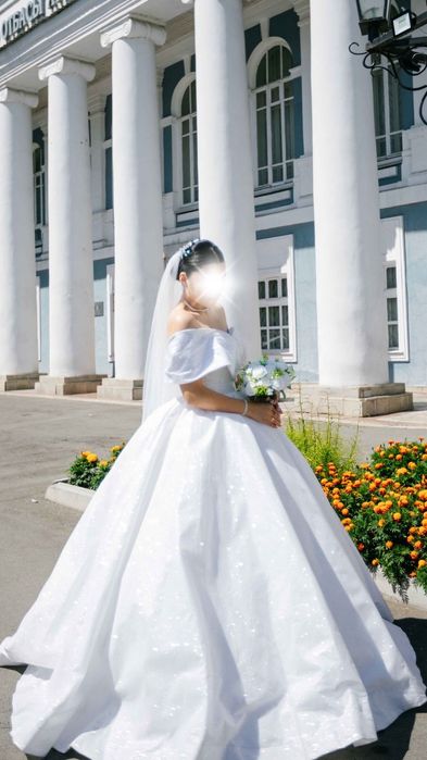Продам свадебное платье цена 300000