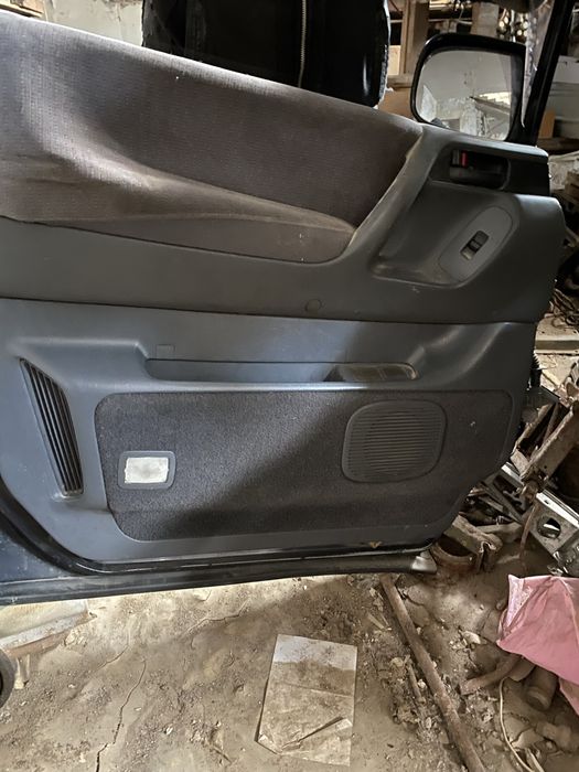 Дверь  Tayota Estima