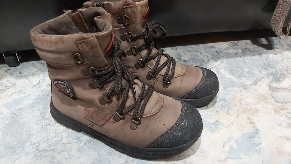 Продам детскую обувь