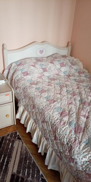 Продавам креват със матрак