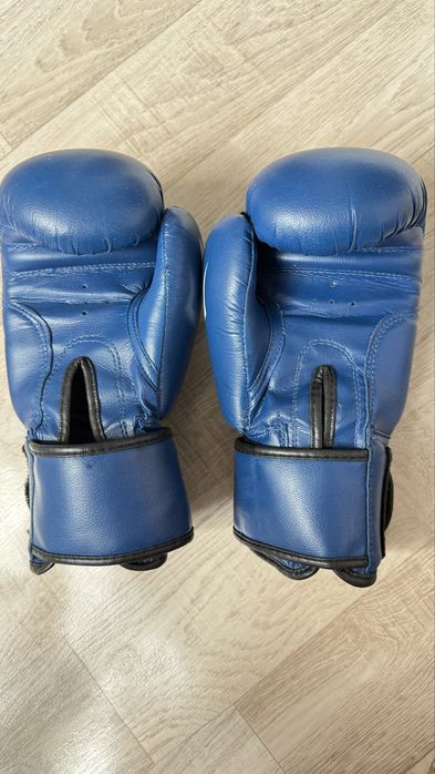 Продам перчатки для бокса