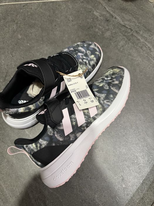 Кроссовки адидас