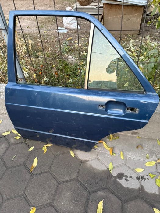 На 190 мерседес задние двери левый правый