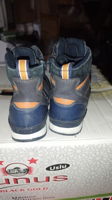 De vânzare ghetuțe copii măr.32 piele naturală și interior îmb