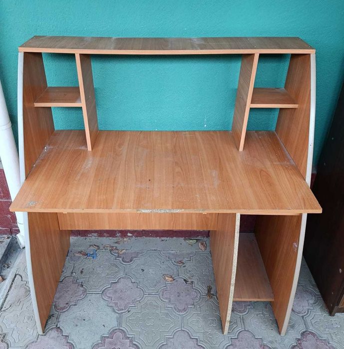 Продаётся компьютерный стол