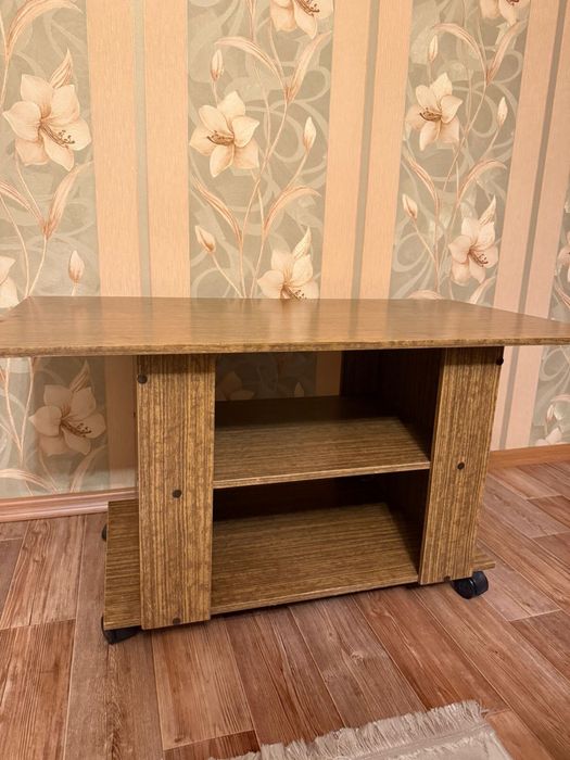 Столы бесплатно.