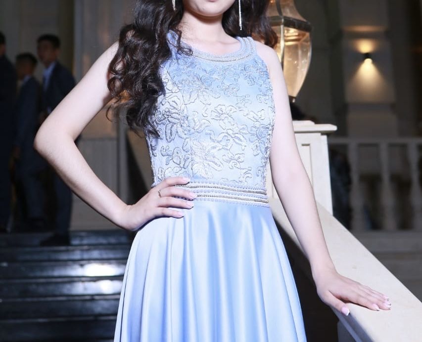 Вечернее роскошное платье