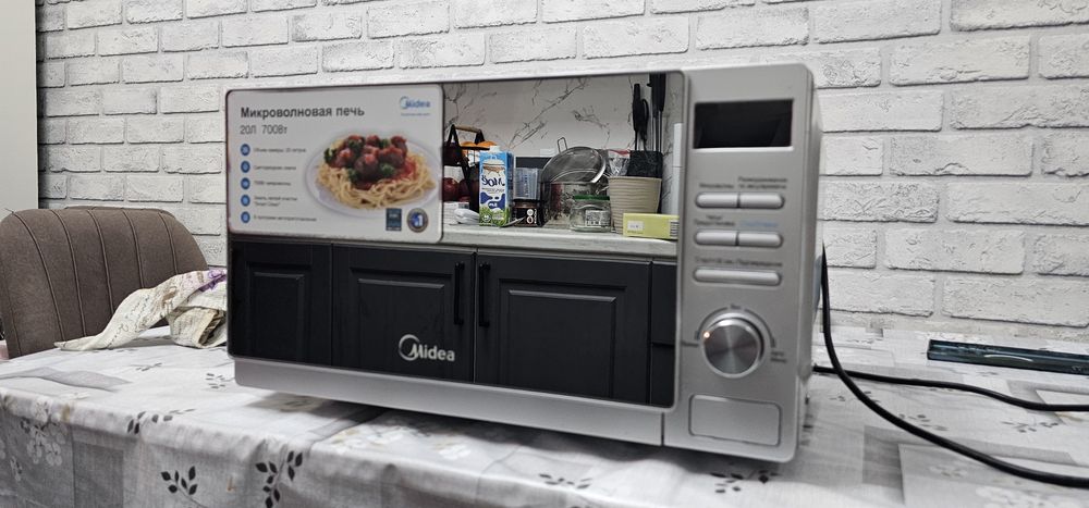 Микроволновая печь Midea AM720C4E-S