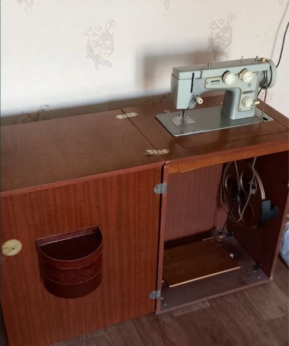 Швейная машина продам