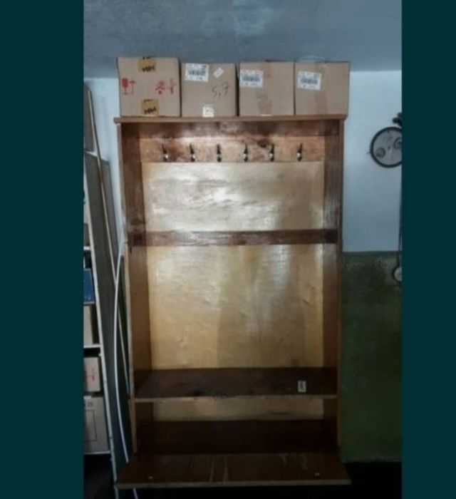 Прихожая - прихожка 
в хорошем состоянии 
Дерево 
на 1 м этаже