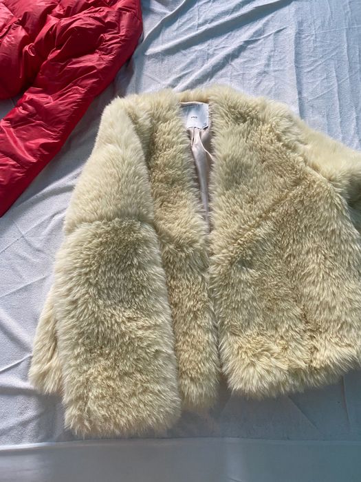 Късо палто Mango