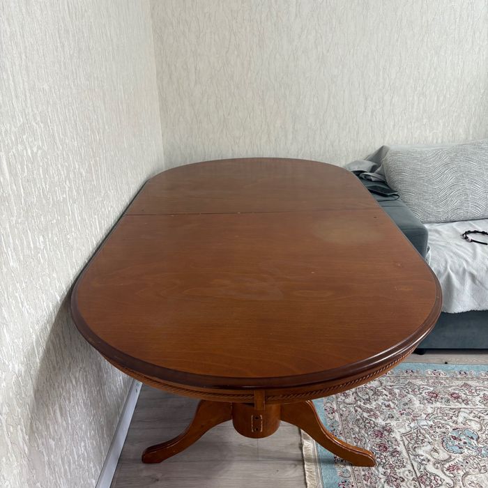 Стол деревянный и 5 стульев