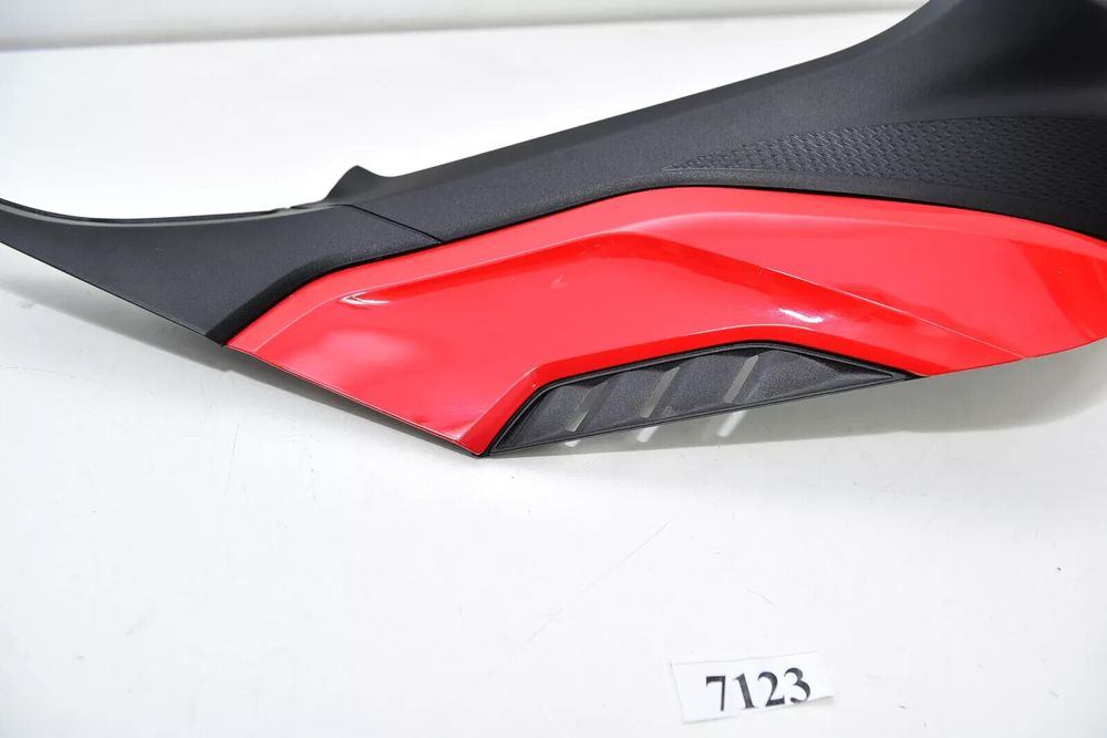 BMW S1000R K63 2021- Carena rezervor de combustibil dreapta