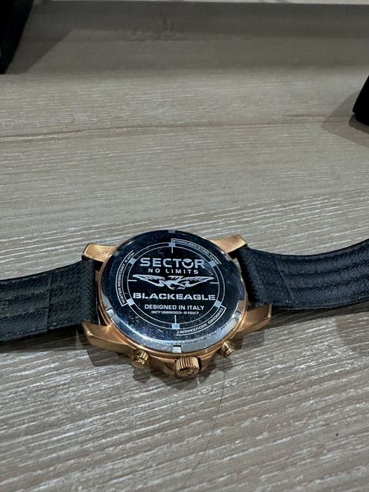 Ceas barbatesc Sector Black Eagle