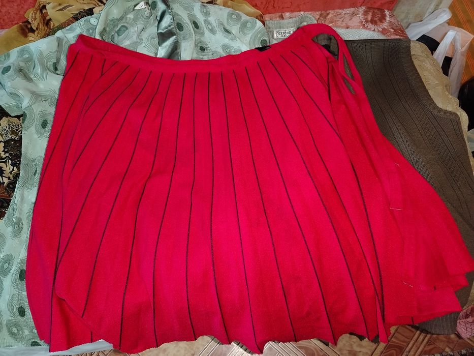 Много одежды  женские немного мужские